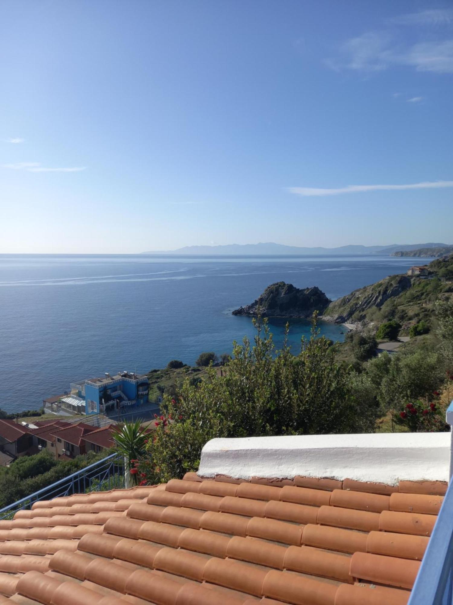 Korasida Blue Coast Apartment Akhladherí Екстериор снимка